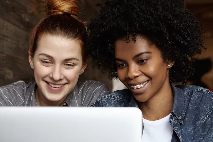 imgi_33_stylish-black-lesbian-with-afro-hairstyle-braces-browsing-internet-shopping-online_273609-9604